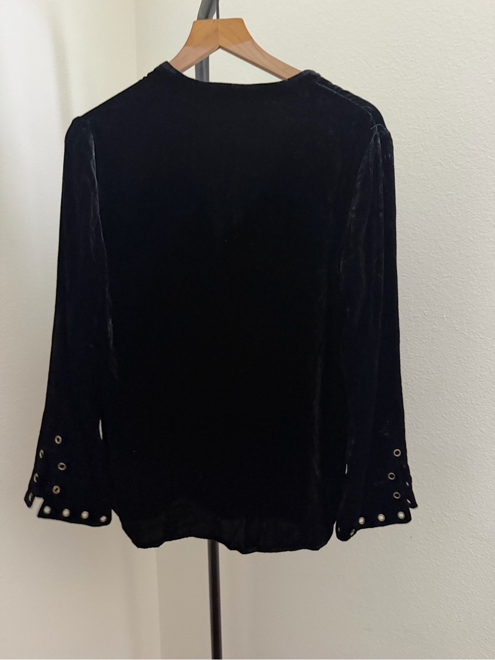 DREW Black Velvet Crewneck Top - Picture 4 of 4